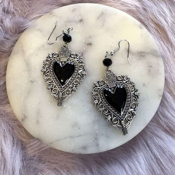 Milagro Corazón/Victorian/Gothic Black Dangle Earrings – Sacred Flame Edition - Picture 3 of 5